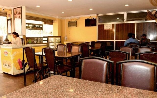 Hotel Kamat Plus