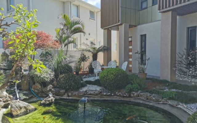 Serviced Waterfront Whole Villa Sydney