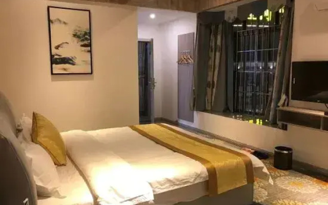 Huazhou Diqiao Theme Apartment