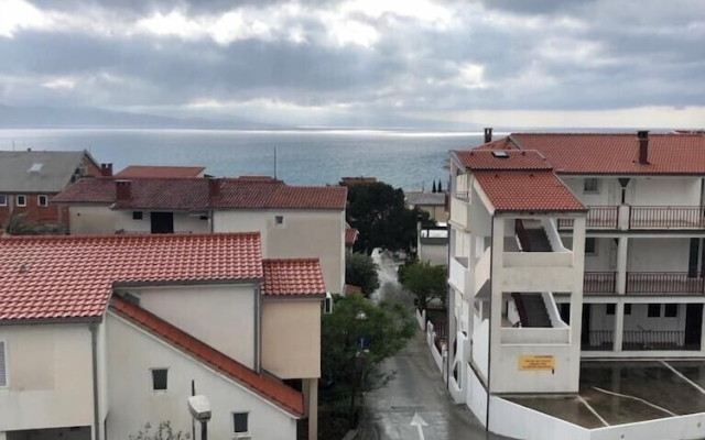 Apartment With Private Parking Or Garage
