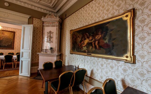 First Hotel Statt