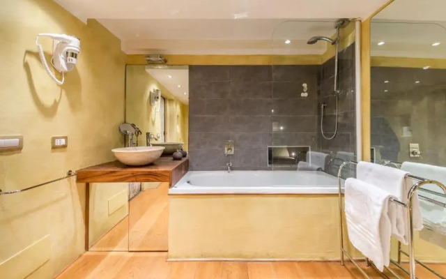 Magenta Luxury Specchi