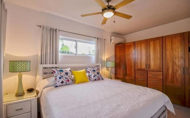 Professionally Decorated Open Concept Villa