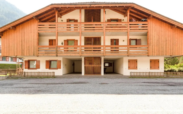 Spacious Chalet with Garden near Ski Area in Tyrol