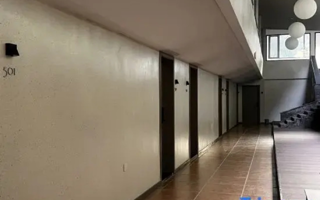 Xiaoqiao Liushui Renjia Inn