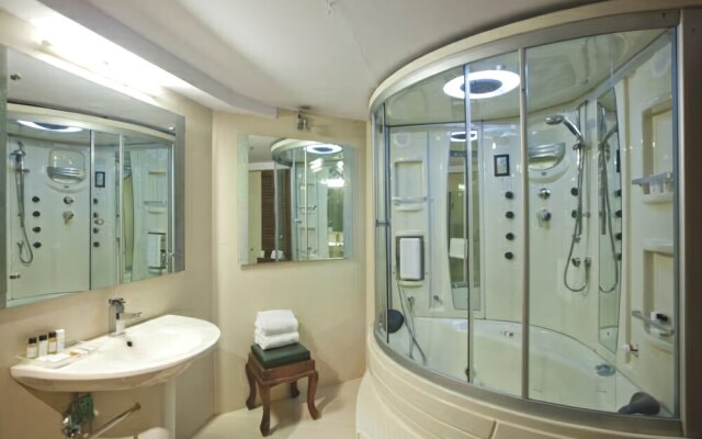 The River Crescent Resort