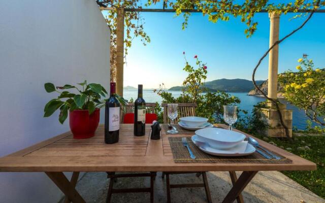 Apartment Dia - 30 m from sea