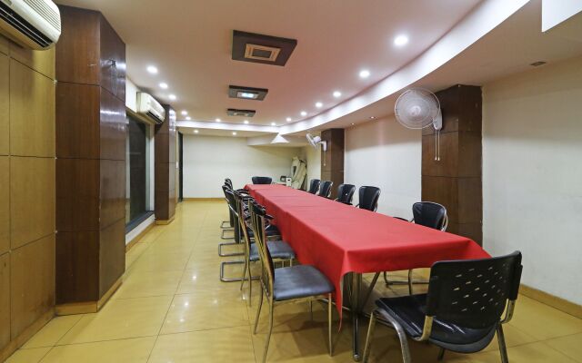 OYO 10848 Hotel Geeson