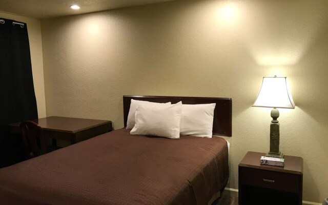 Whistling Pines - Daily & Extended Stay, Elizabeth City