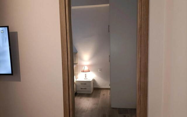 Modern Comfy Apartment near Metro