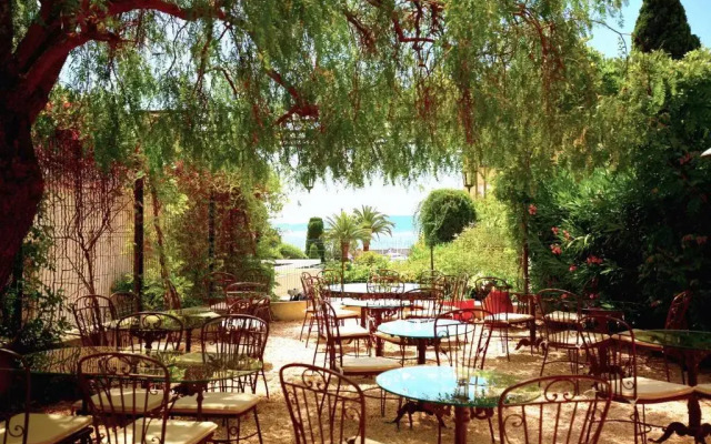 Hotel Royal Bon Repos