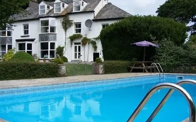 Lanarth Hotel and Caravan Park