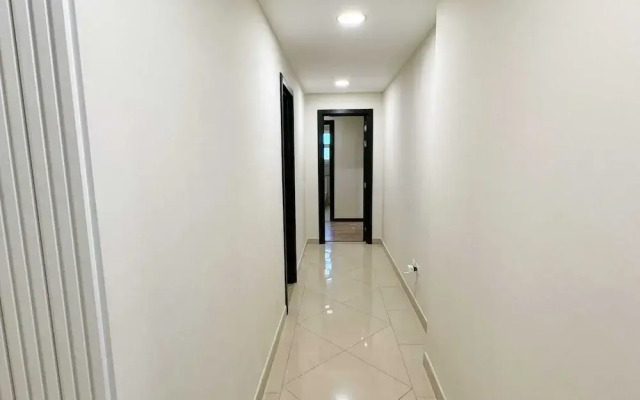 Calm & Classy 2BR - 5 min to Airport