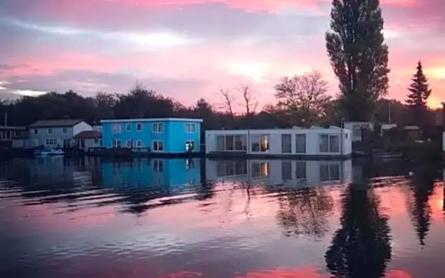 Amster Houseboat Bed without Breakfast