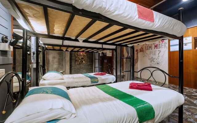 Fandee House Hostel - Adults Only
