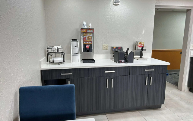 La Quinta Inn & Suites by Wyndham Orlando South