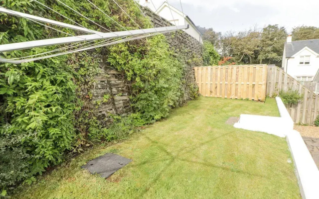 3 Strawberry Close