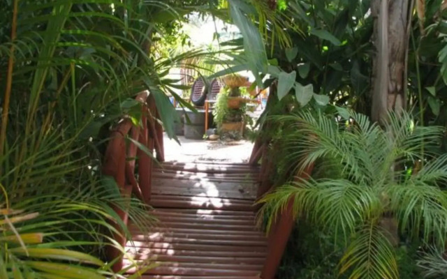 Golden Lantern Guest Lodge