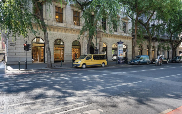 Premium Art Deco Apartment at Broadway // 4BDR & 3BR