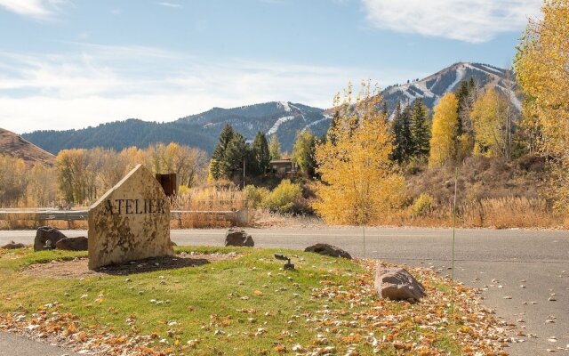 Atelier 1107 - 2 Br Condo