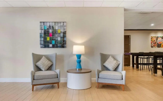 Comfort Inn & Suites Danbury-Bethel