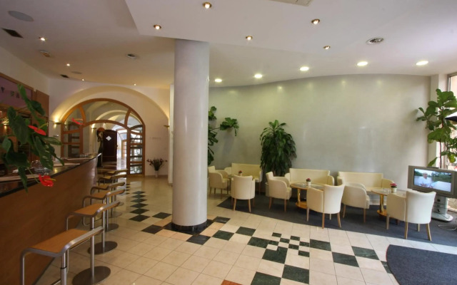 Hotel Trinity