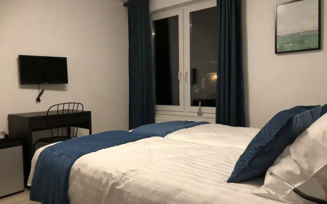 Mimosa Hotel