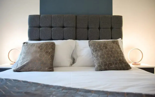 Elegant 2 Bed House at Saxon - Leicester