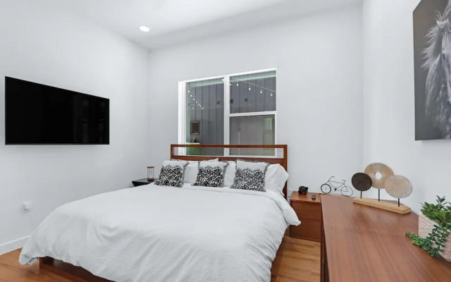 Pure Texas Poolside Oasis Steps to Entertainment