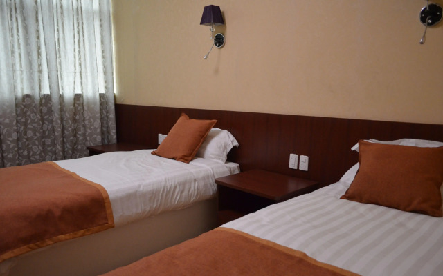 Hotel 198