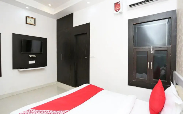 OYO 13576 Hotel Residency