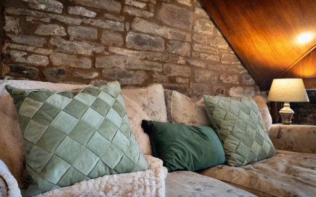 Barn in Peak District with Countryside Views