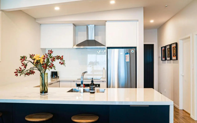 Wharf Retreat Unit 2