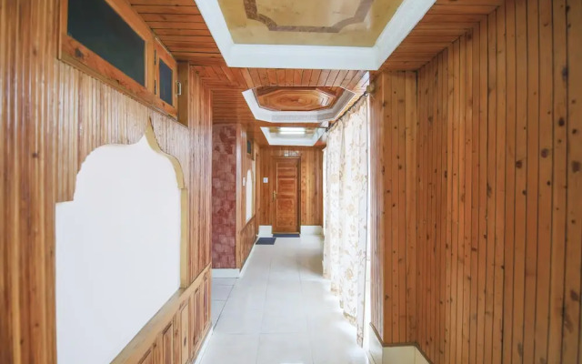 Oyo 18809 Mahamaya Palace