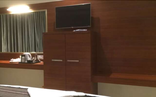 Azeez Avenue hotel