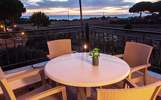 Romanos Beach Villas