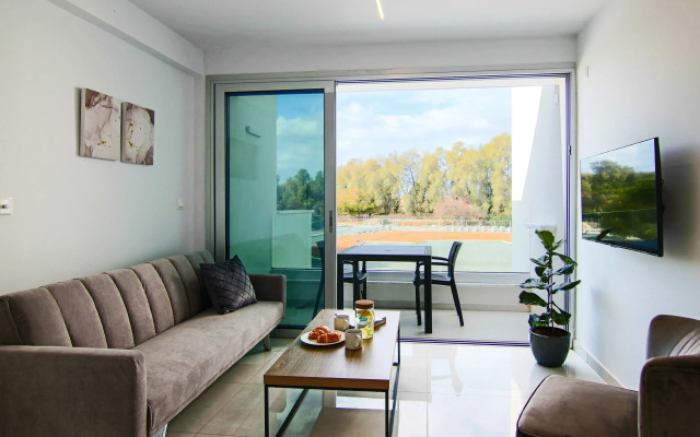 Phaedrus Living: Executive Harbour Suites 203