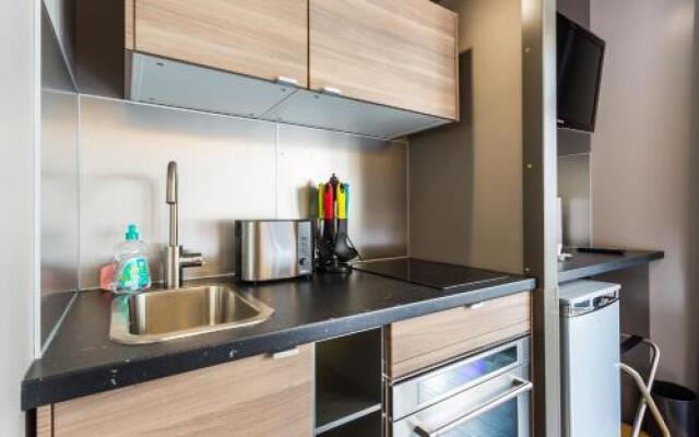 Cmg Deluxe Tour Eiffel V