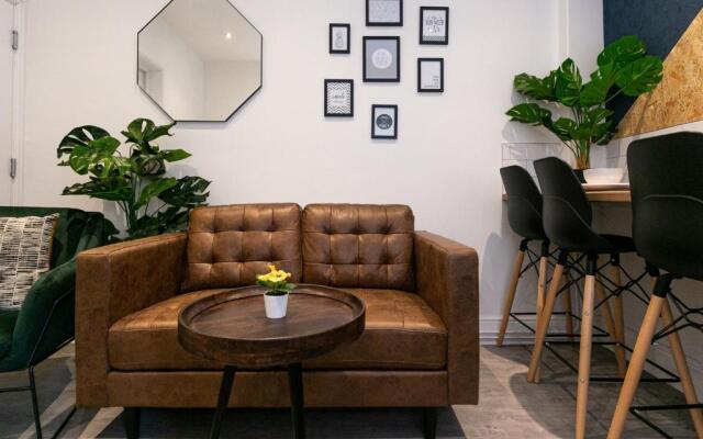 Contractor & Leisure & En-Suite Bathrooms & Free Parking