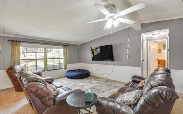 Private Beach & Dock: Lake Hartwell Family Getaway