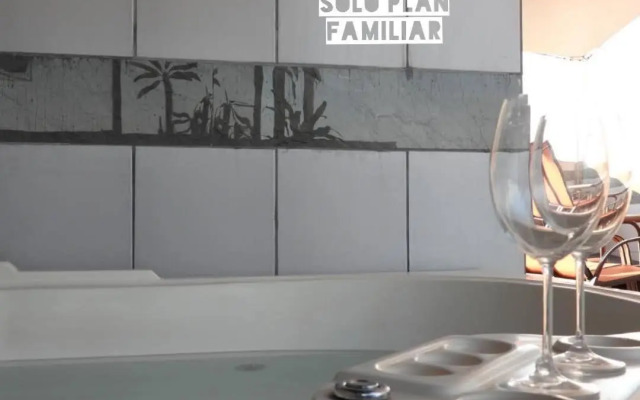 Bonita Casa en Condominio con Alberca y Acceso al Lago