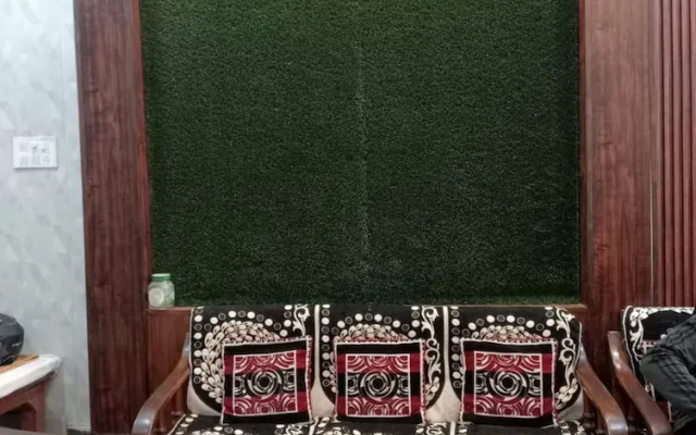 Goroomgo Four Season Guest House Varanasi