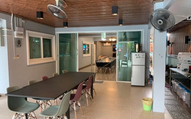 Lets Chill Pool Villa Najomtien Sattahip