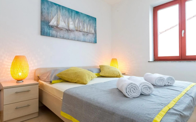 Maru Apartments