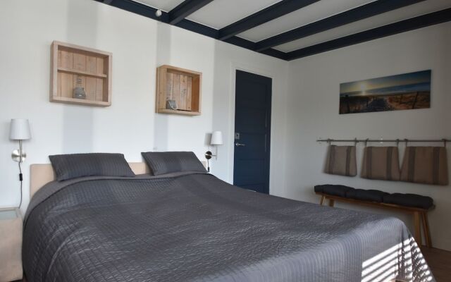 Elegant Studio Near Beach