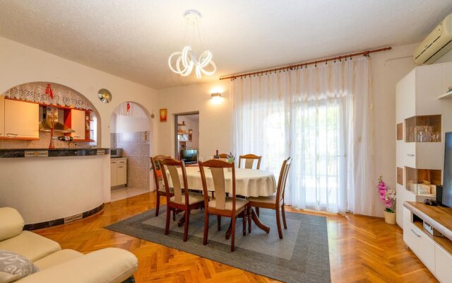 Stunning Apartment in Rovanjska With 3 Bedrooms and Wifi