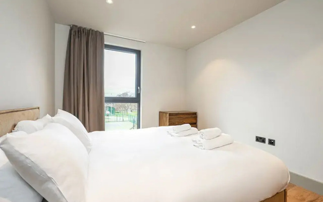 Spacious Flat in North London