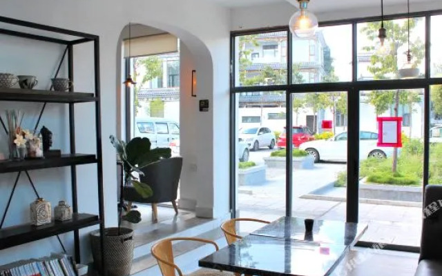 Dali Huahai Yashe Inn (Caicun Wharf)