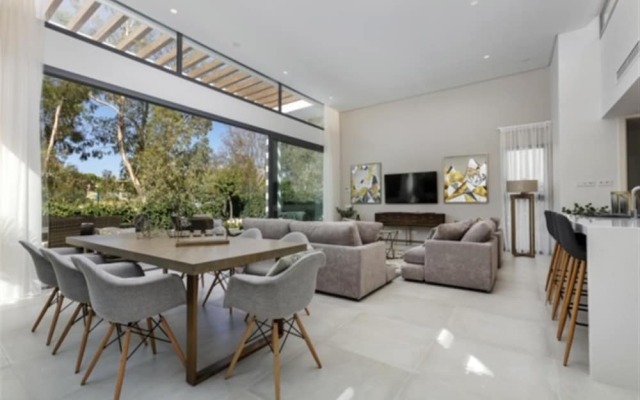 Stunning Detached Villa With Pool