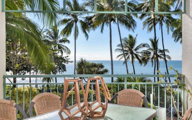 Beachfront Bliss 3-bedroom Apartment with Sea View 4